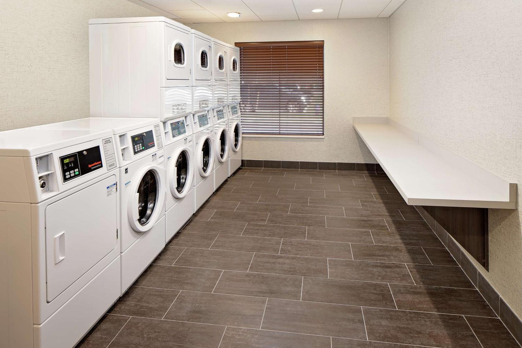 Homewood Suites By Hilton Ronkonkoma Εξωτερικό φωτογραφία